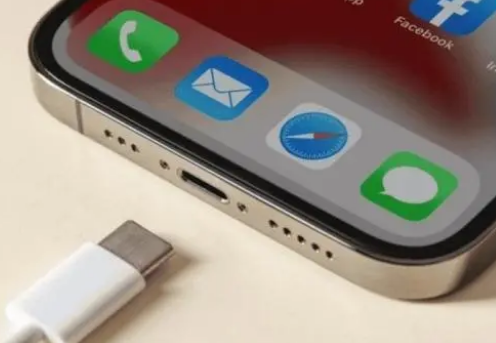 西藏苹果15维修分享iPhone15改USB-C接口后能和安卓用户互借充电器吗 